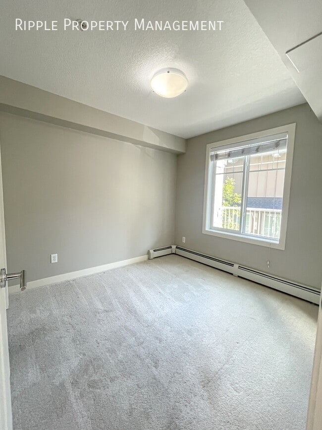 Building Photo - Modern 2 Beds, 1 Baths Apartment/Condo | N...