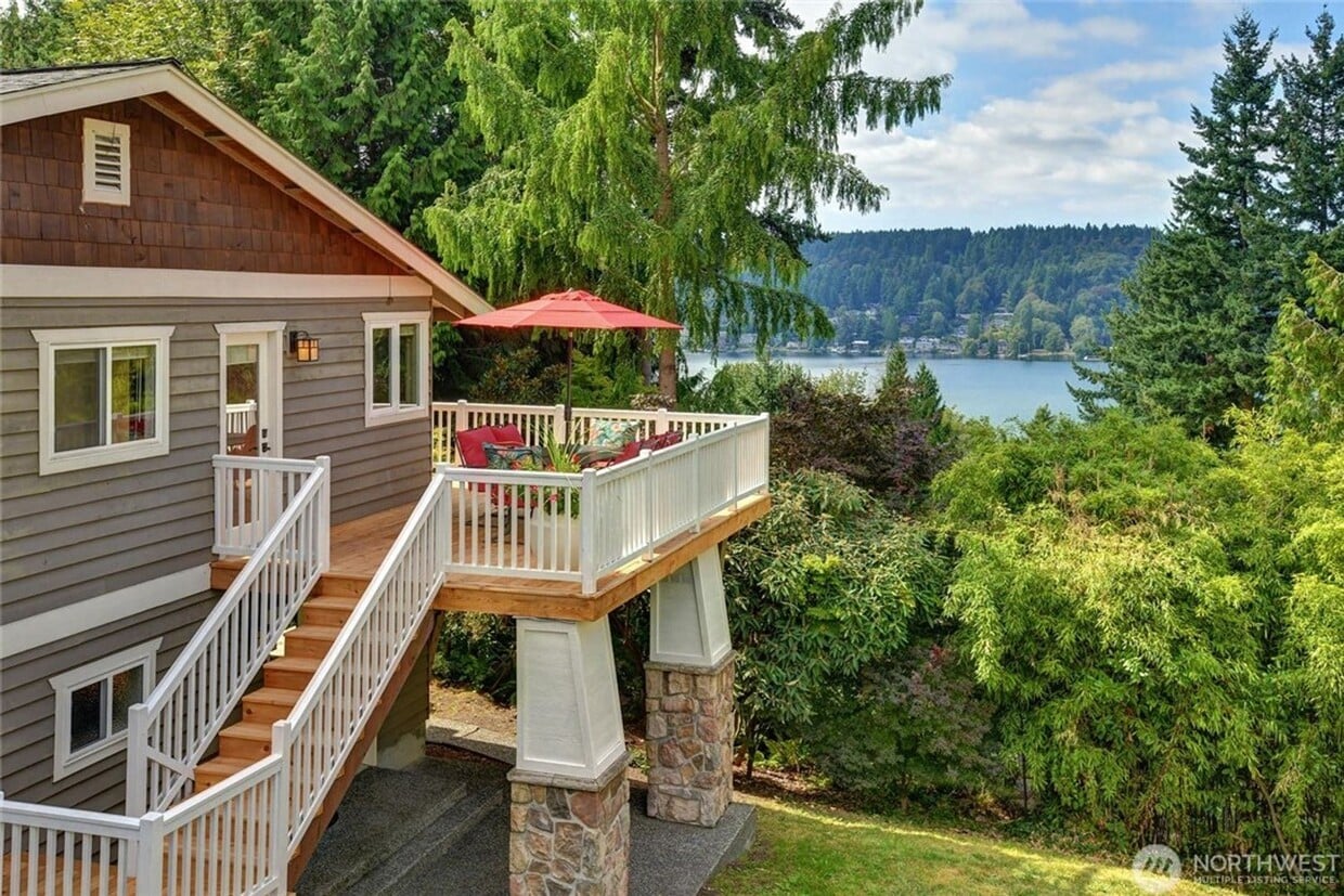 Primary Photo - 5Bd/3.5Ba Newcastle House