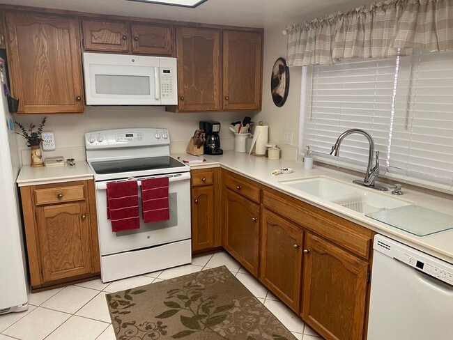 Building Photo - Lovely home with all the comforts of home.  All in Leisure World, a 45+ Active Adult Resort Commu...