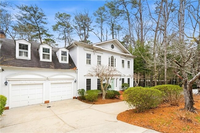 Photo - 430 W Wesley Rd NW House