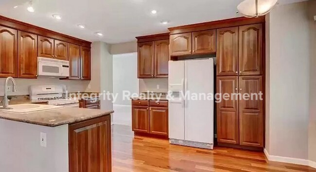 Foto del edificio - 3 Bed/3 Bath, 2,759 Sqft -9614 Pinebrook S...