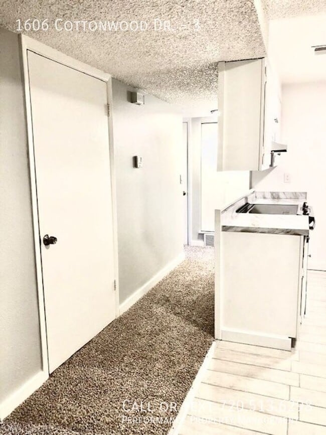 Foto del edificio - 1606 Cottonwood Dr