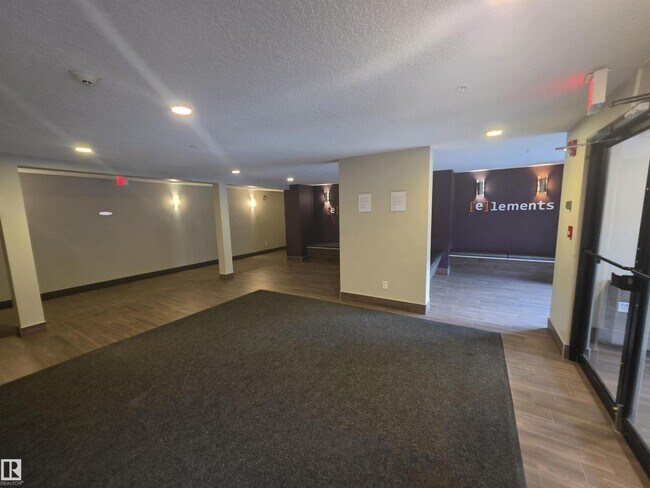 Photo du bâtiment - 340 Windermere Rd NW