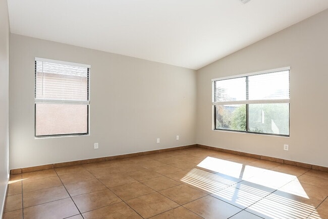 Foto del edificio - 8516 W Elm St