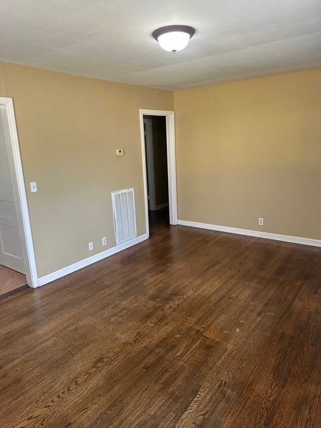 Building Photo - 3013 Ironwood Dr