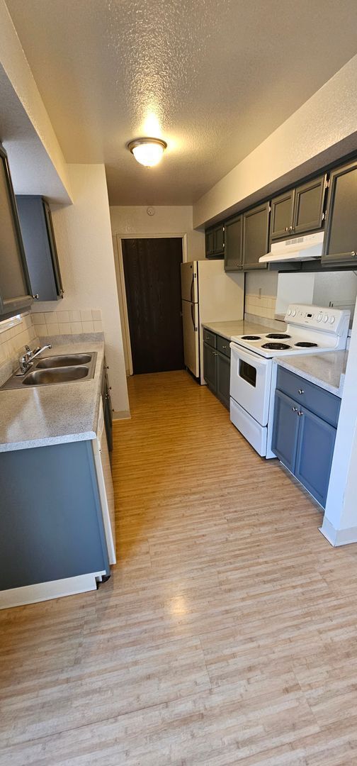 Building Photo - 2 Bedroom 1.5 bath Town Home For Rent, Nor...