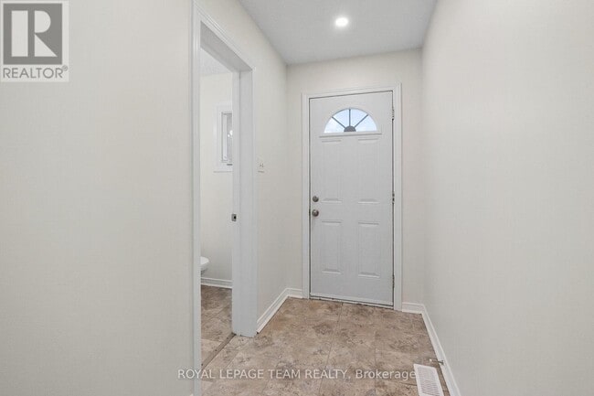 Building Photo - 2200-2200 Orient Park Dr
