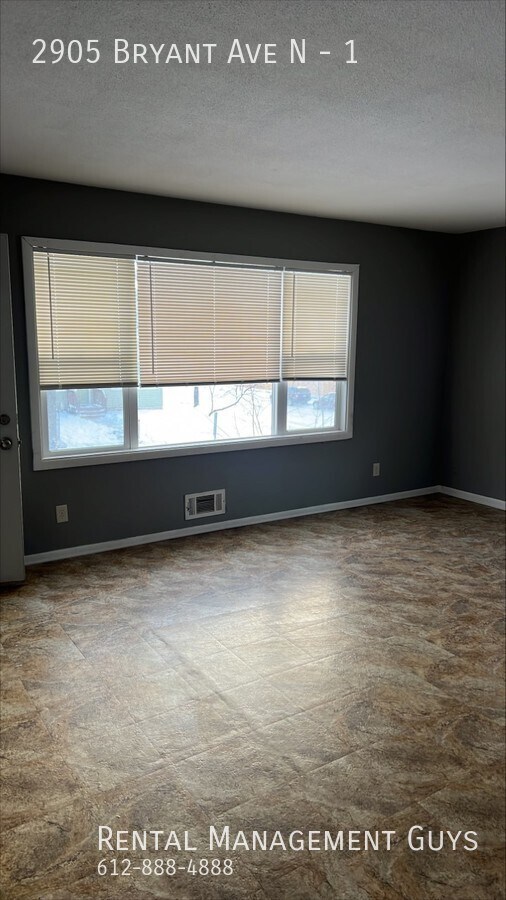 Building Photo - Updated 2 Bedroom! Private Storage and Lau...