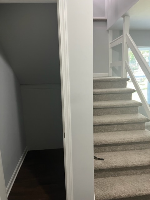 Building Photo - 128 Rainbow Ct