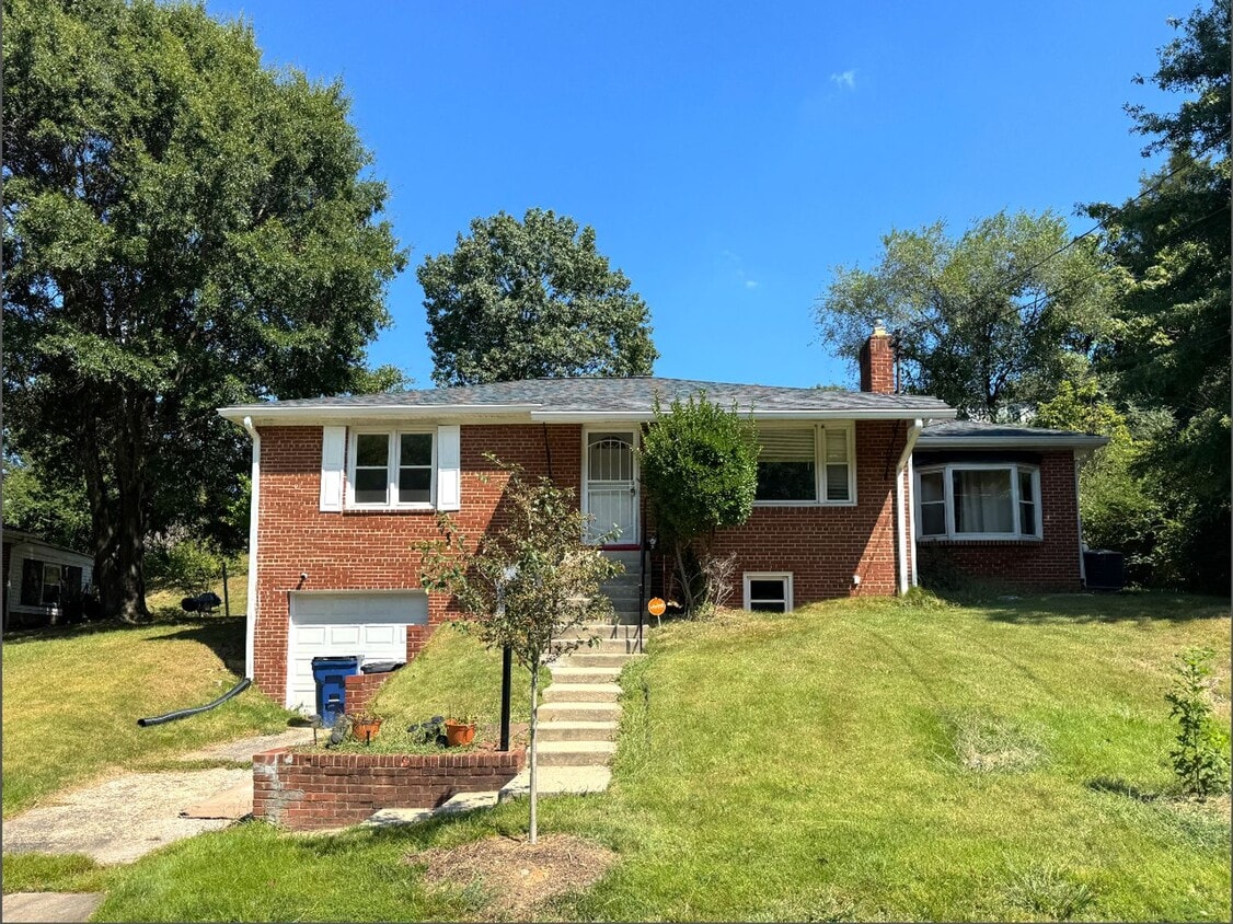 Primary Photo - Beautiful 3 BR/2 BA Single-Family Home in ...