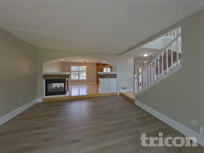 Building Photo - 606 Lincoln Dr NE