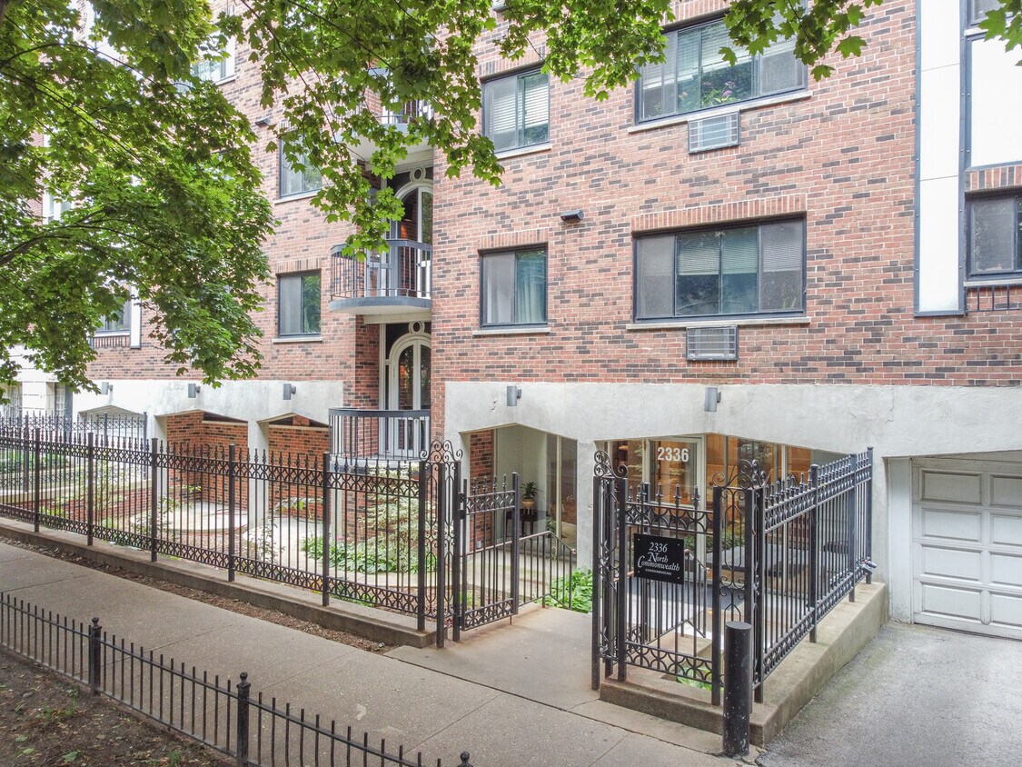 Foto principal - 2336 N Commonwealth Ave