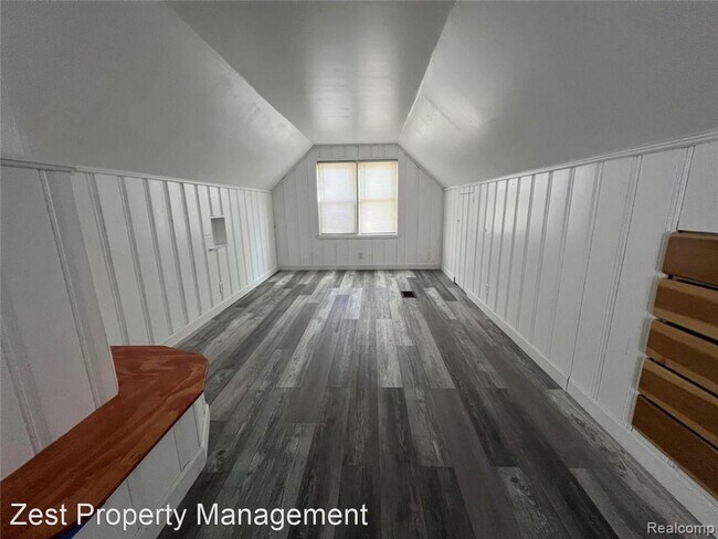 Building Photo - 3 br, 1 bath House - 20220 Lindsay