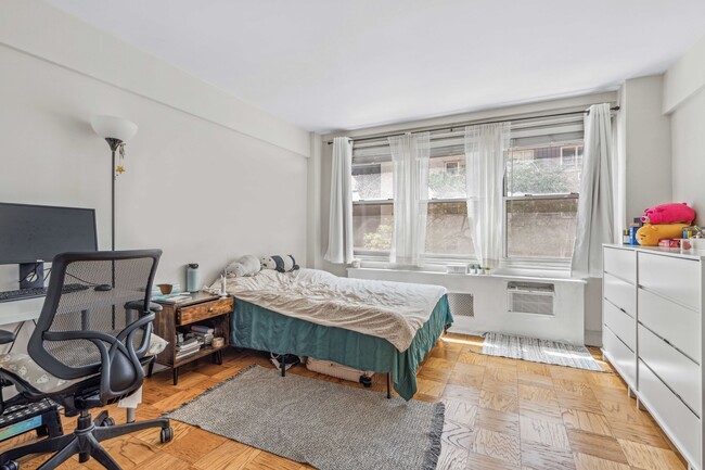Building Photo - 141 E 55th St