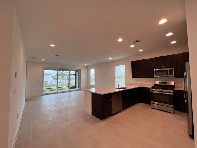 Building Photo - 13419 SW River Rock Rd