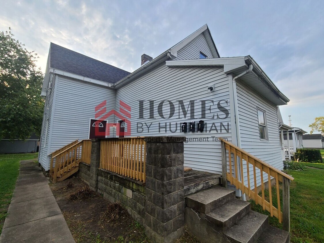 818 S Barker Ave Unit A, Evansville, IN 47712 Room for Rent in