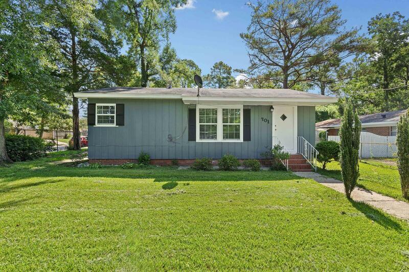 Primary Photo - 701 Farnell Ln