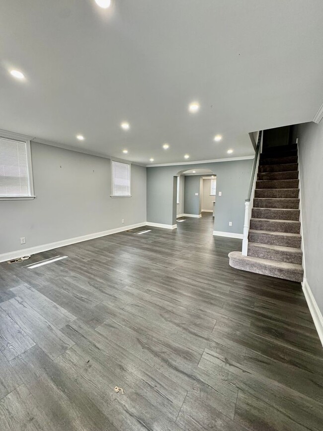 Foto del edificio - Updated 3-Bedroom Home with Garage in Ceda...