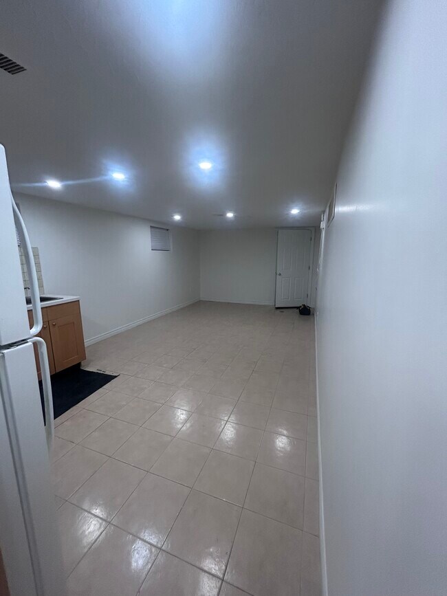 Building Photo - 41 Cartwright Av