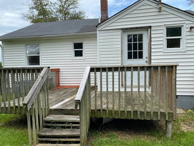 Building Photo - 223 Derby Rd