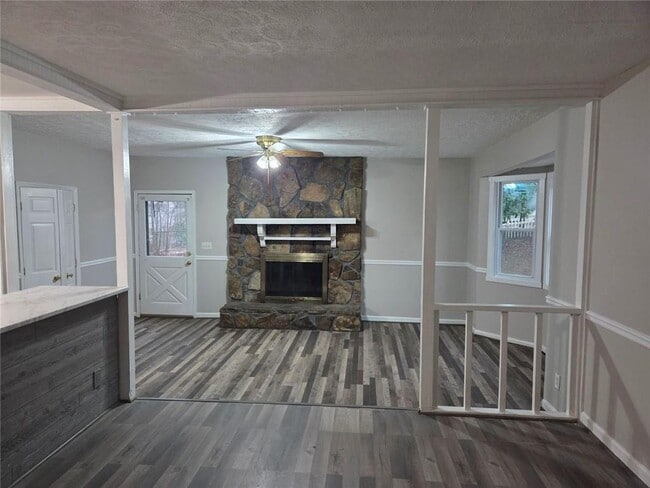 Building Photo - 1411 Sycamore Dr NW