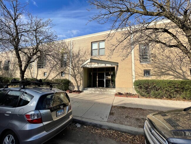 Exterior Front - 1100 W Cornelia Ave