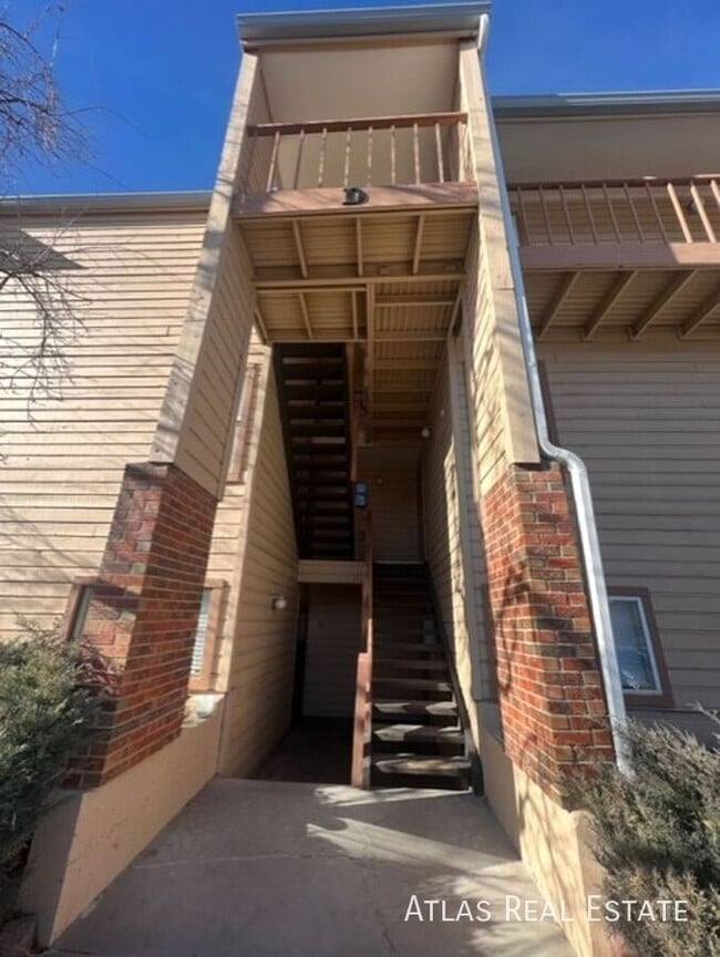 Building Photo - 7665 E Eastman Ave