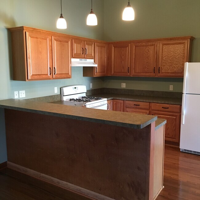 Cocina abierta/sala de estar - 8339 Edinboro Rd
