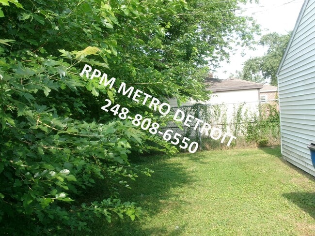 Building Photo - 3 Bedroom Ranch Home in Dearborn Heights
