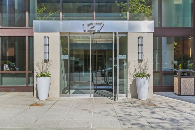 Foto del edificio - 127 Greyrock Pl