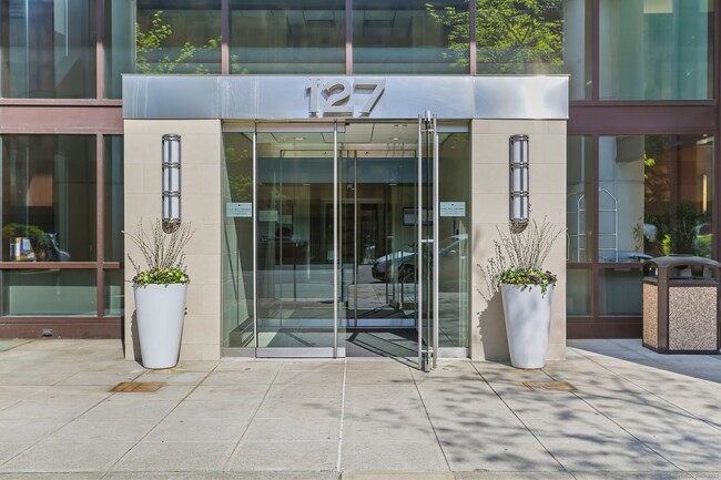 Building Photo - 127 Greyrock Pl