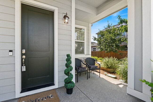 Foto del edificio - Beautiful 3-Bed, 3-Bath Home in Reeds Cros...