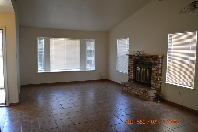Building Photo - 1589 Elderwood Ave