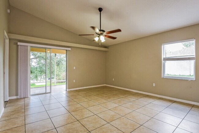 Foto del edificio - 1378 Willow Crest Dr