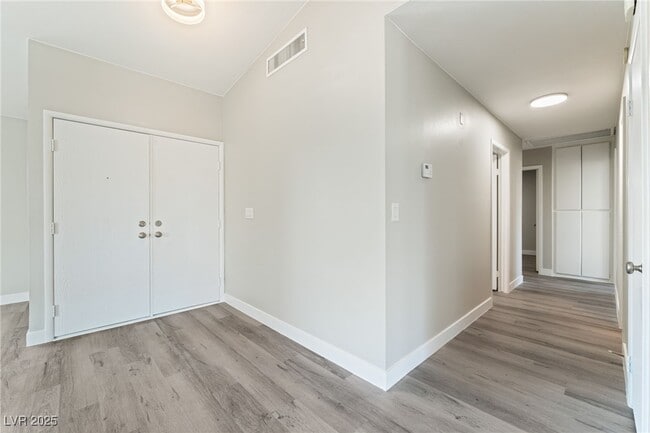 Building Photo - 6352 Vicuna Dr