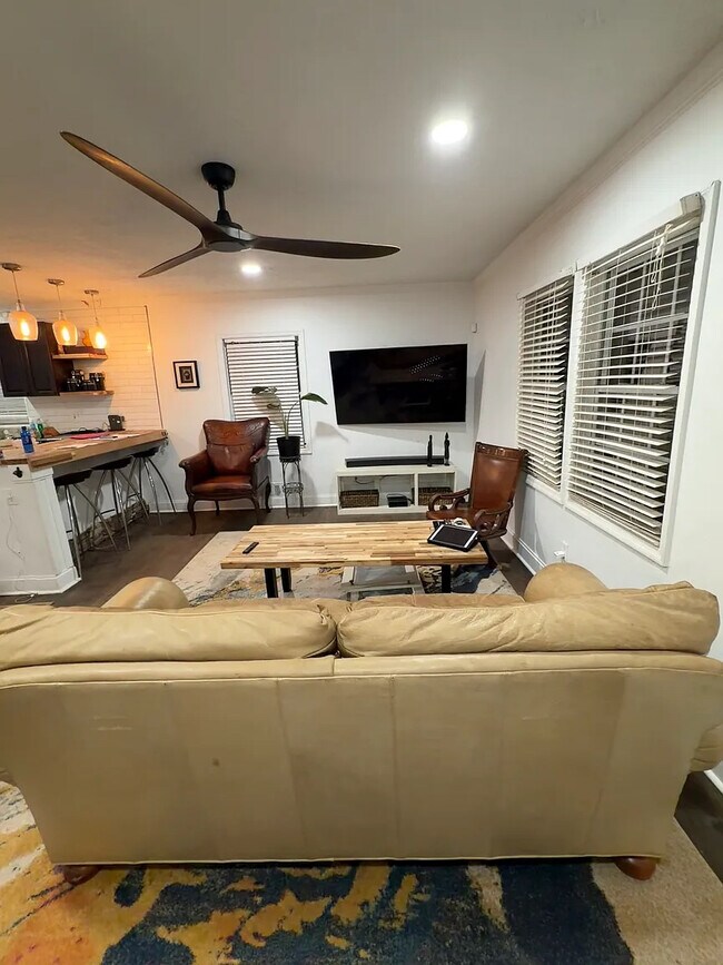 Foto del edificio - Room in Duplex on Polar Rock Pl SW