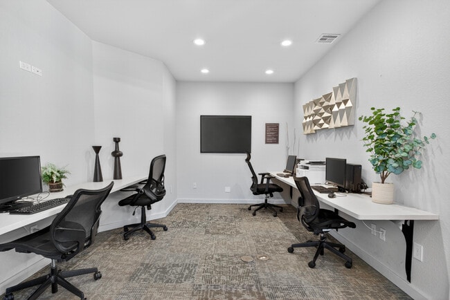 Business Center - Laurel Oaks