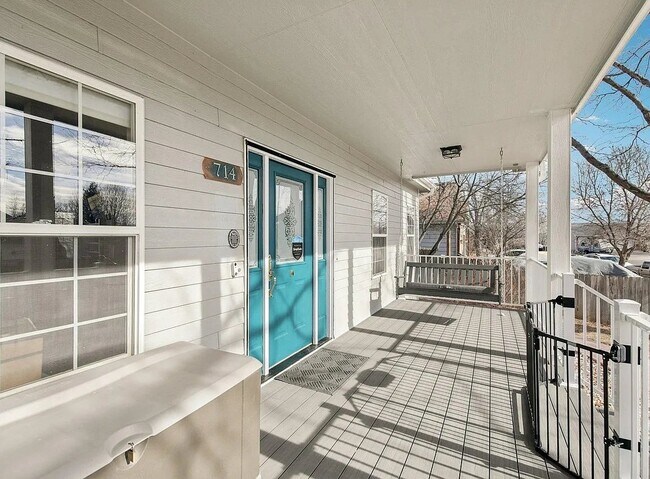 Building Photo - 714 Jay Ave