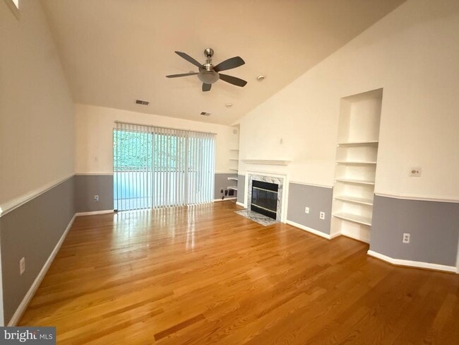 Building Photo - 3315 Sir Thomas Dr