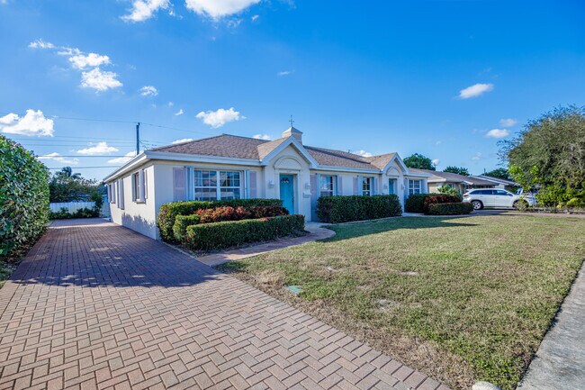 Foto del edificio - 527 W Jasmine Dr