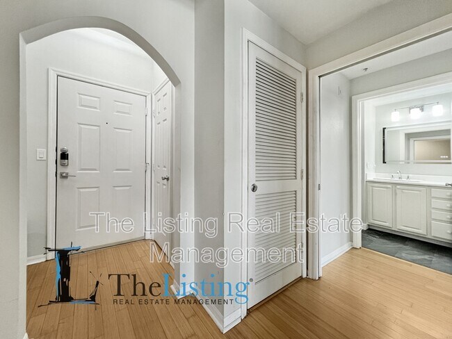 Building Photo - 501 Knights Run Ave
