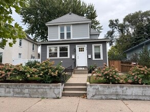 Building Photo - 615 Taylor St NE