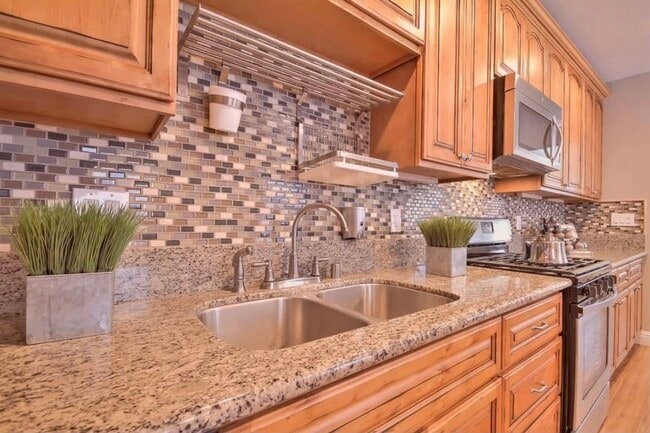 Kitchen - 1912 E St