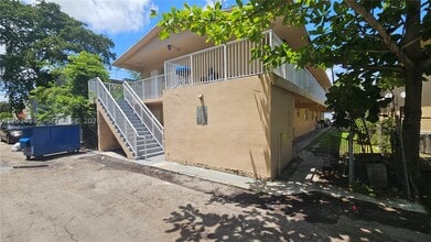 Building Photo - 1524 SW 5th St