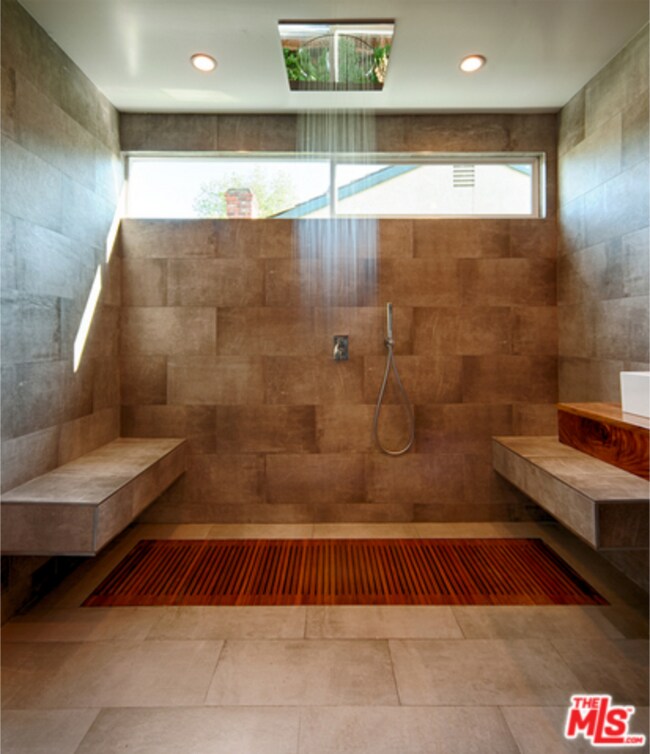 Foto del edificio - 5757 Vesper Ave