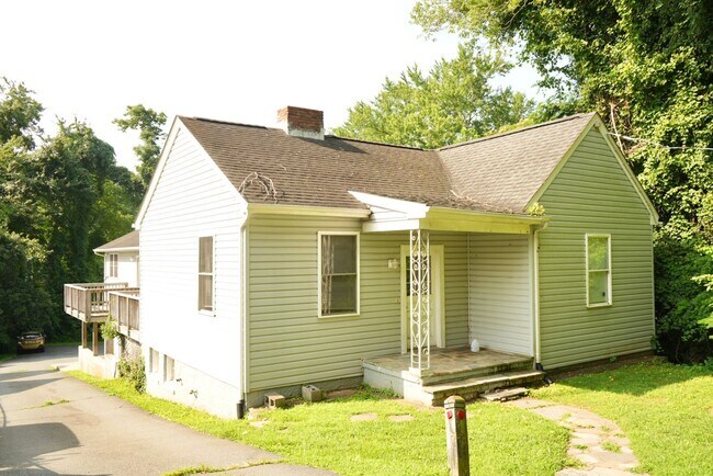Foto del edificio - 225 Shamrock Rd