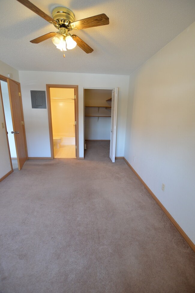 Photo of similar unit. - 150 5th St S