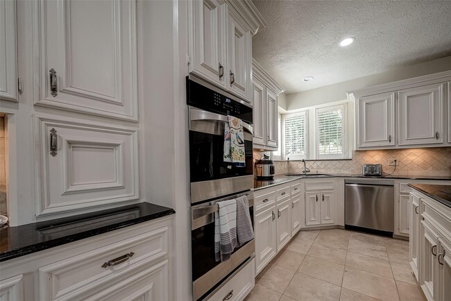 Building Photo - 17102 Misty Creek Dr