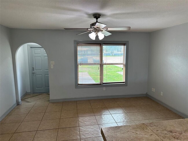 Foto del edificio - 2743 Maple Tree Rd
