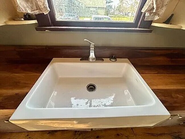 Foto del edificio - Funky & Cozy Missoula Home w/ Fenced Yard + Garage